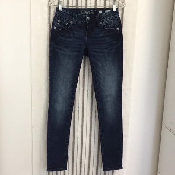 NWOT Low Rise Skinny w/ Floral Embroidered Pockets - Picture 2 of 8